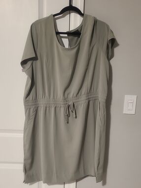 32 Degrees Sage Green Short Sleeve Drawstring Midi Dress